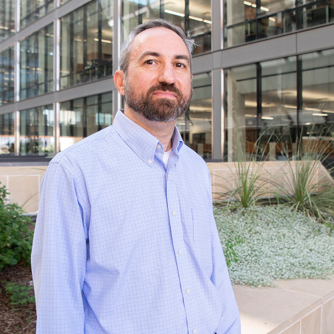 Texas Engineer Emanuel Tutuc