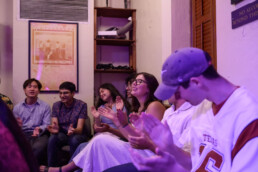 Students clapping at Darden Smith live event